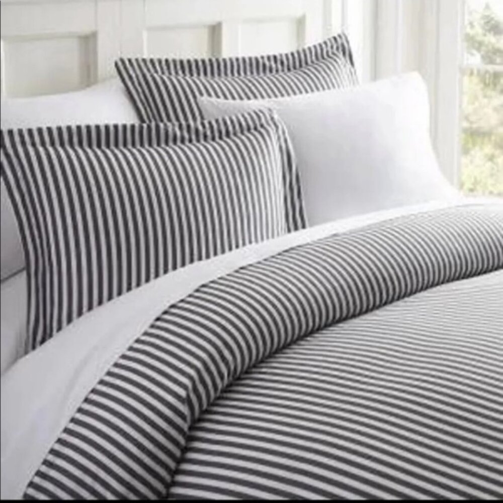 Striped Queen duvet cover with 2 pillow shams